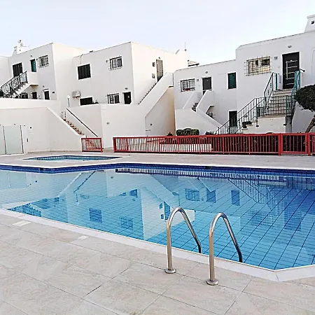 Two Br Sea View With Balcony And Pool Paphos Apartment