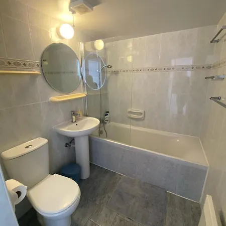 Two Br Sea View With Balcony And Pool Paphos Apartment