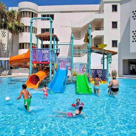 Two Br Sea View With Balcony And Pool Paphos *