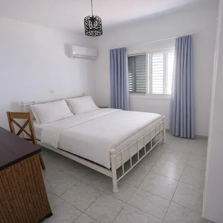 Two Br Sea View With Balcony And Pool Paphos