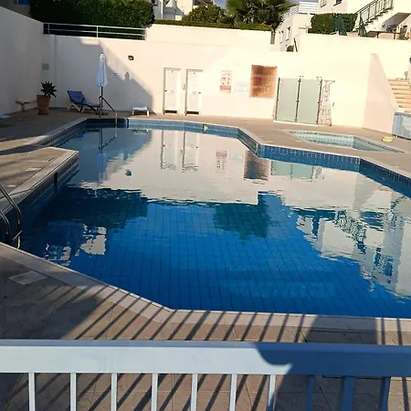 Two Br Sea View With Balcony And Pool Paphos * Klorakas